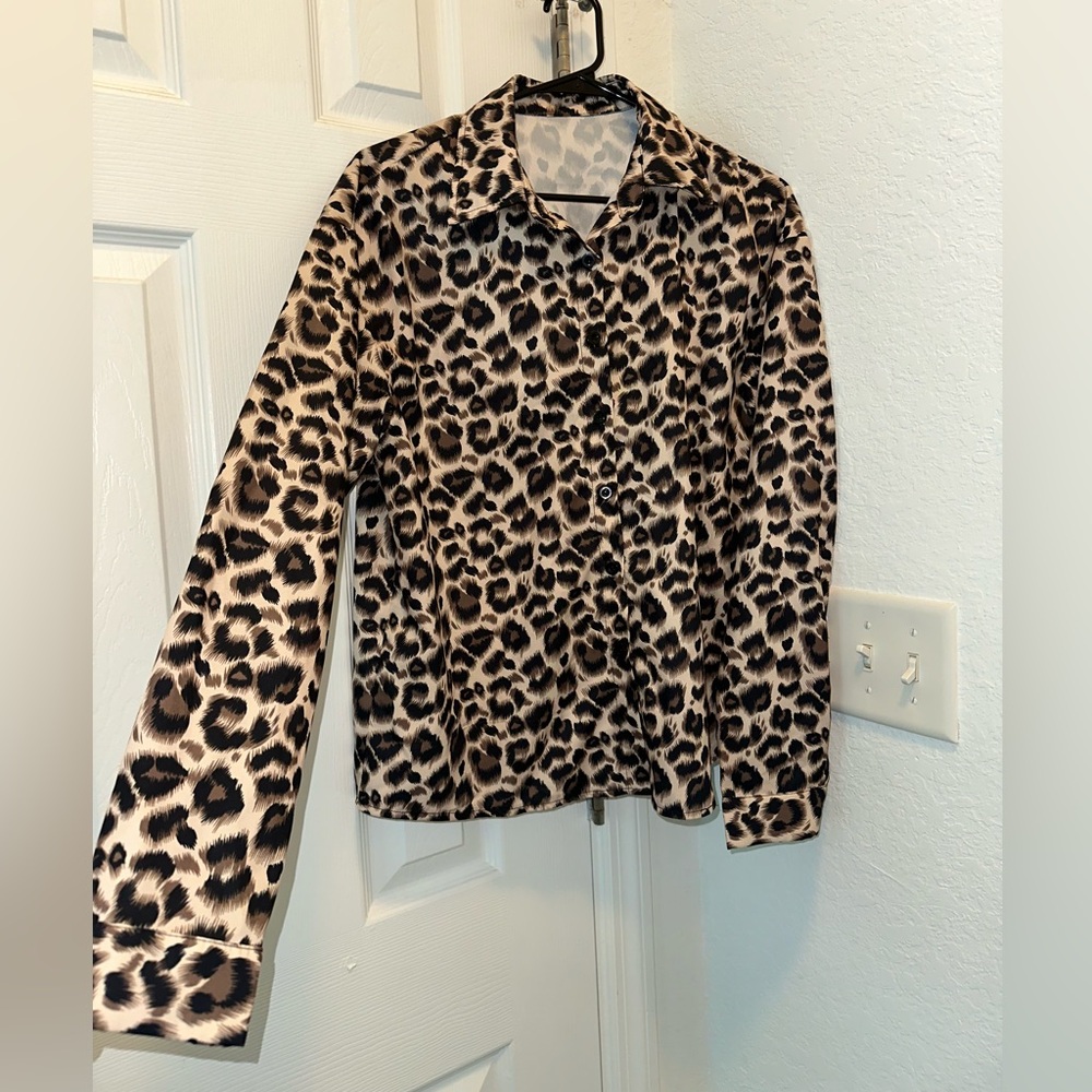 Leopard Print Long Sleeve Dress Shirt – Size Medium (Runs Large)